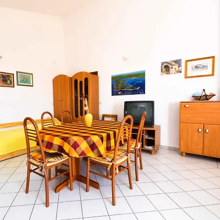 Apartment Vintijan 1 *